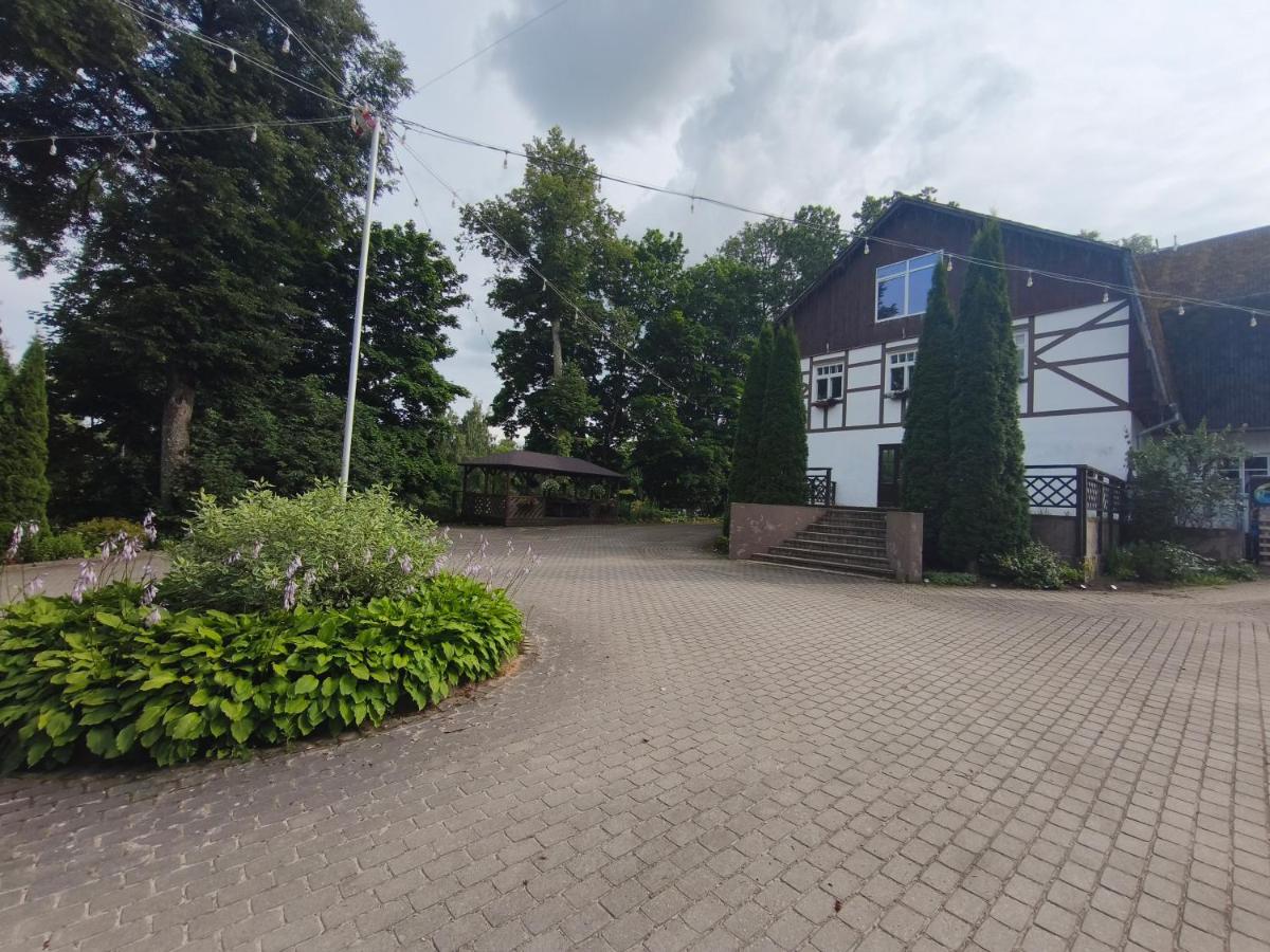 Baltakmeņu muiža - B&B Mujāni