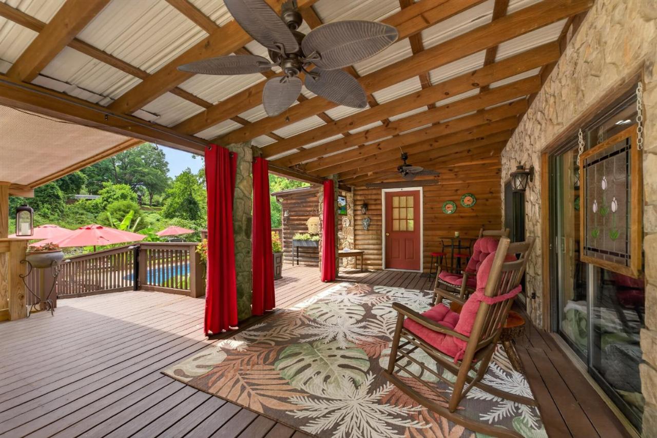 Cozy, Pet-Friendly Retreat in Hickory w/ Fire Pit! - Bed and Breakfast Hickory