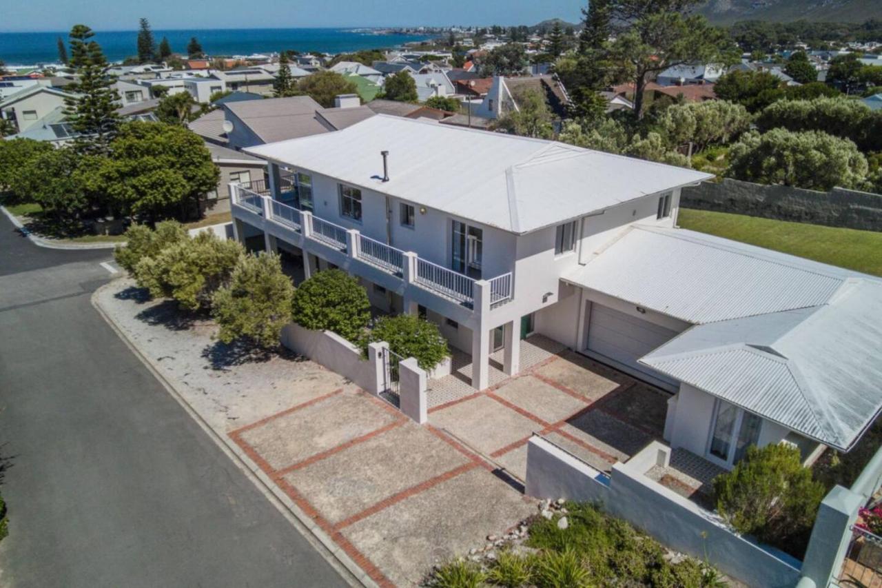 Zo'luha Voëlklip Family Villa Mountain Views - Bed and Breakfast Hermanus