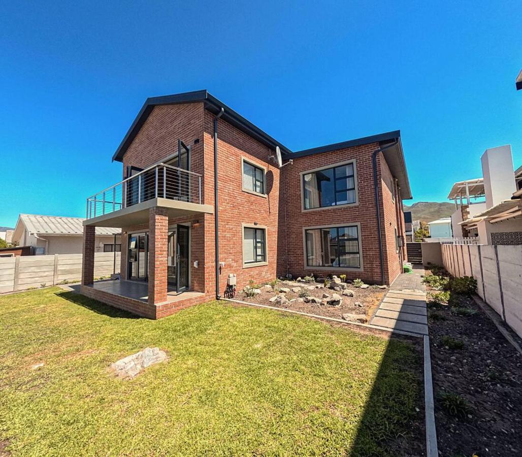 Skuinsklip Classy Retreat Kleinmond Sea View - B&B Kleinmond