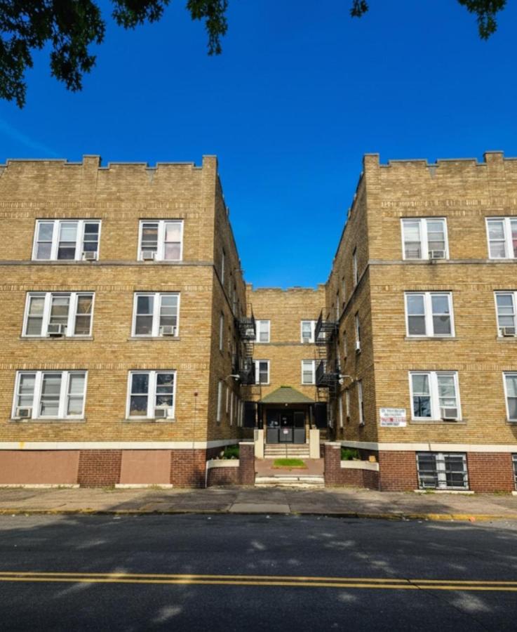 Habitación Privada y sencilla con TV de 55 pulgadas cerca de NY - Chambres d'hôtes Paterson