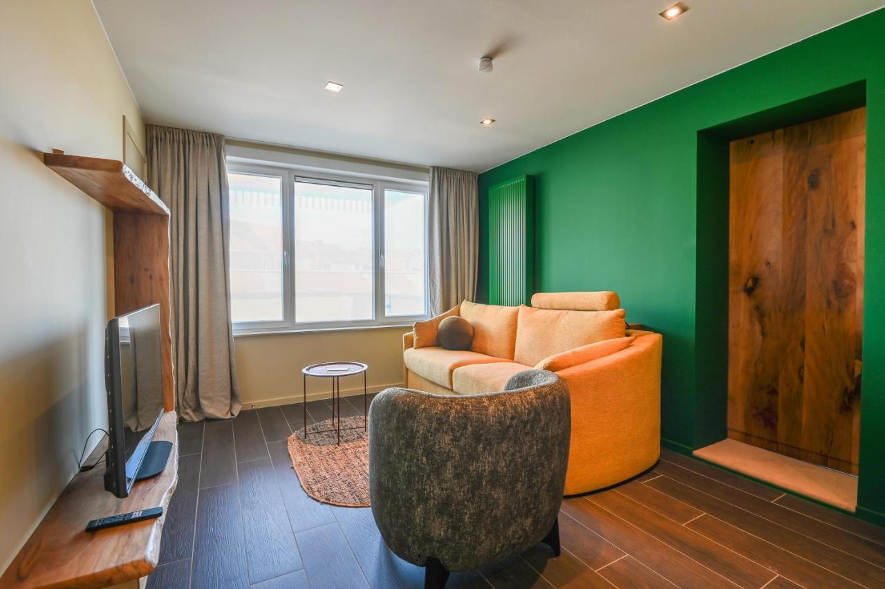 Renovated Charm & Sunny Terrace, Perfect for 2 - B&B Ostenda