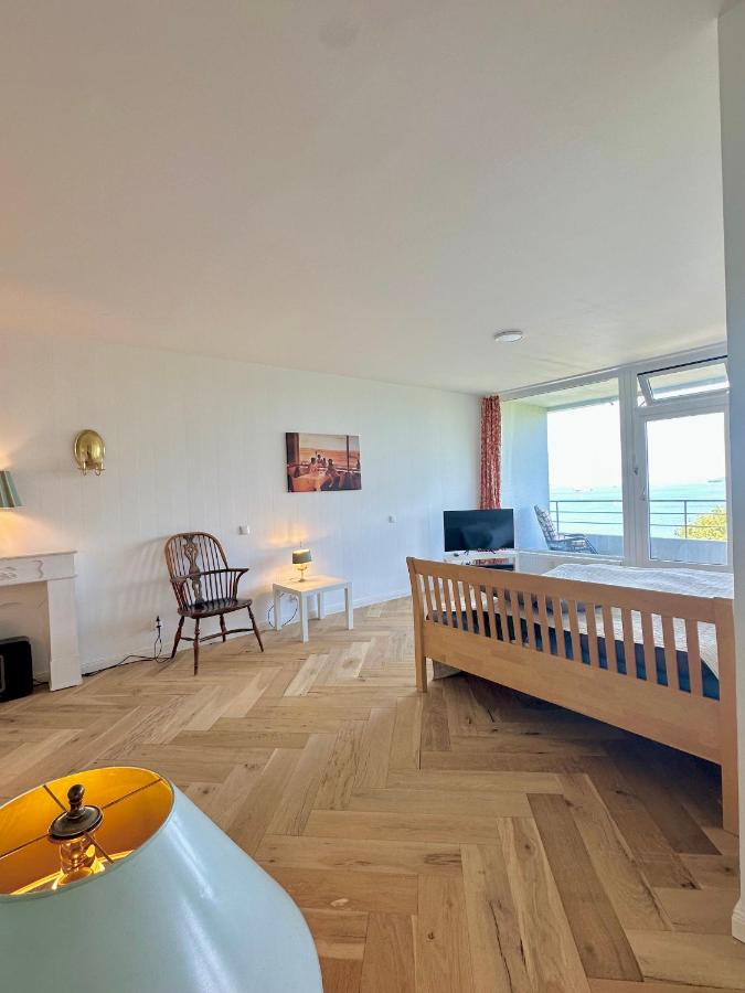2-Zimmer-Apartment mit traumhaften Kieler Förde Blick - Chambres d'hôtes Kiel