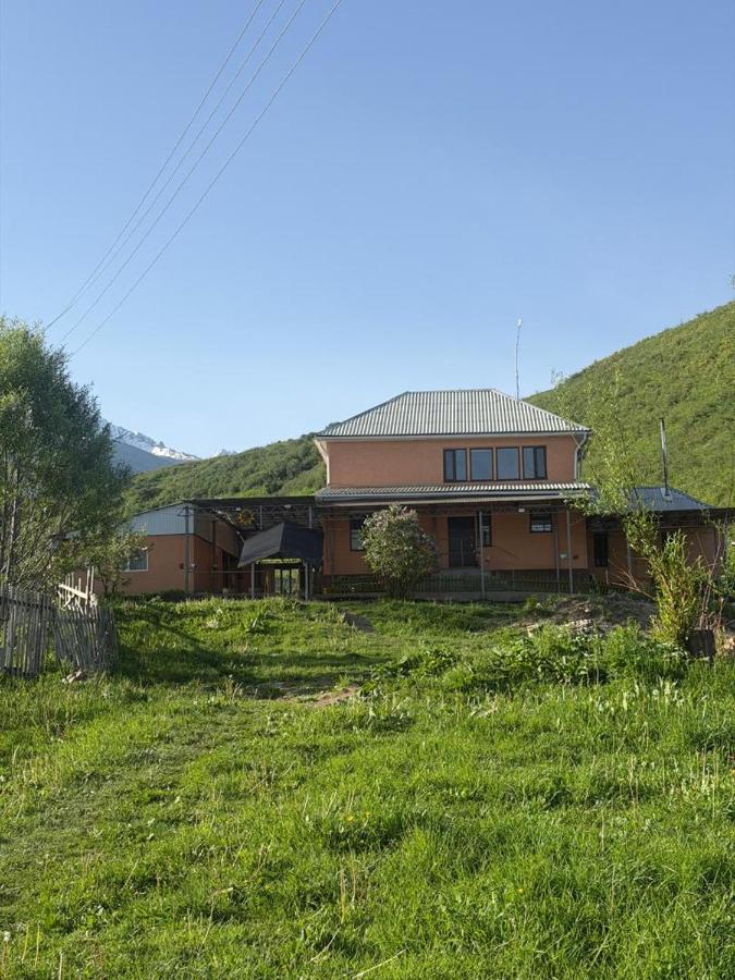 Kok-Zhar Guesthouse - B&B Kaindy