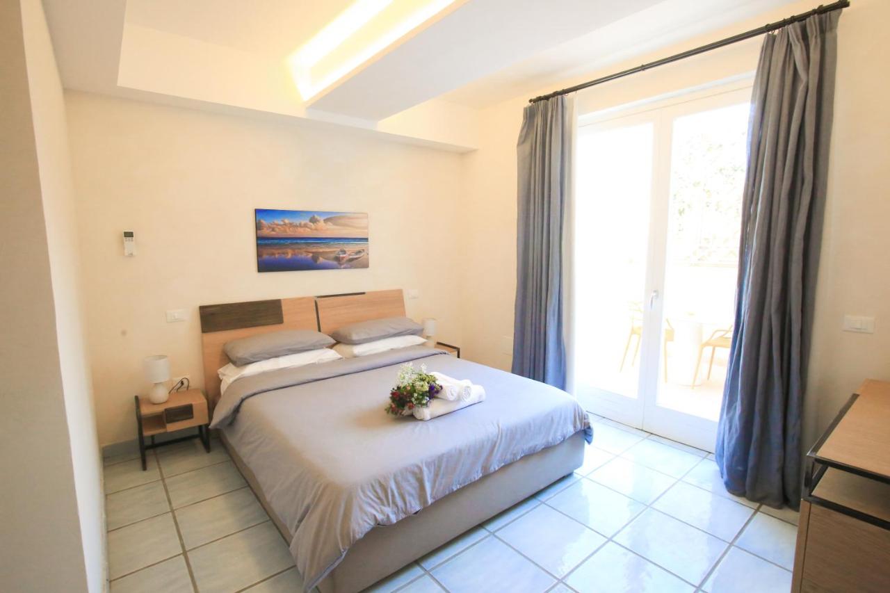 Deluxe Double Room with Balcony and Sea View