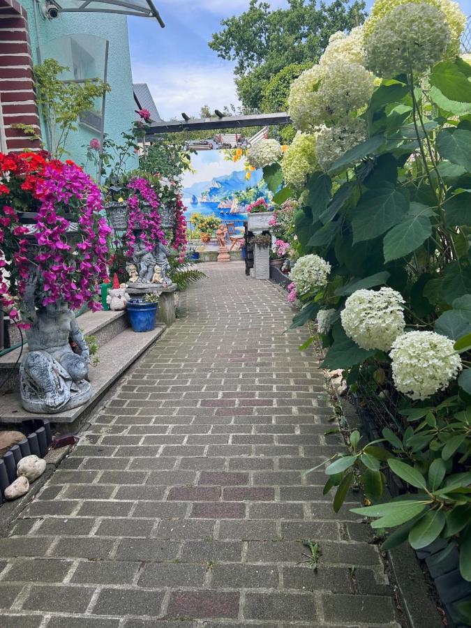 bungalow Amalfi in Cologne - B&B Colonia