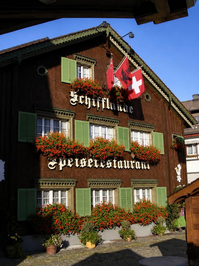 Schifflände Zimmer & Apartments - B&B Einsiedeln