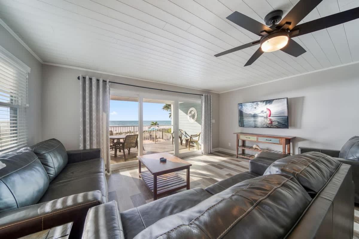 Four Shores Unit 2 Sunset Condo Direct Gulf with Pool and Spa - B&B Clearwater Beach