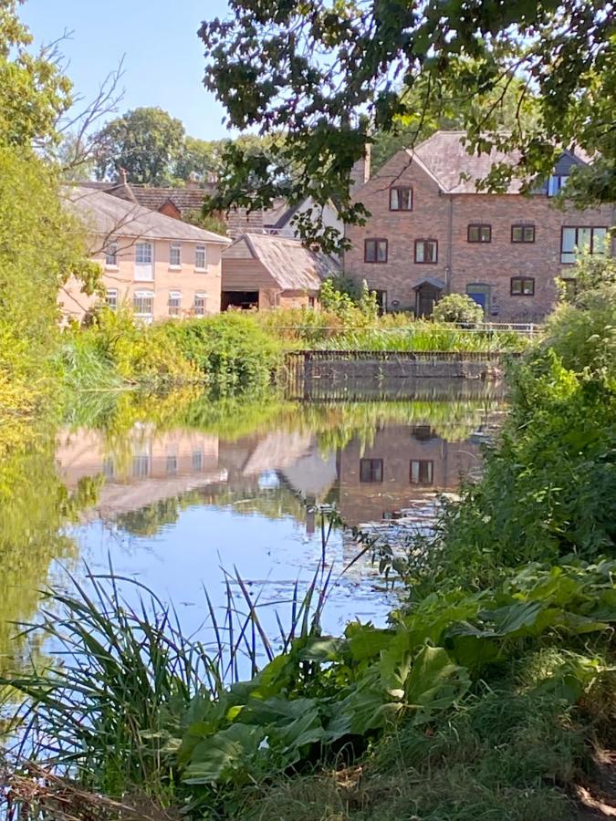 New Forest Riverside 2 Bedroom Parking - Bed and Breakfast Fordingbridge