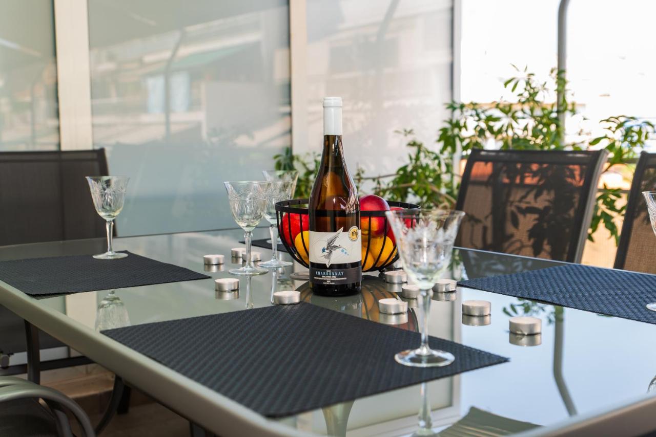 Piraeus Pasalimani Veranda for up to 6, near metro - B&B El Pireo