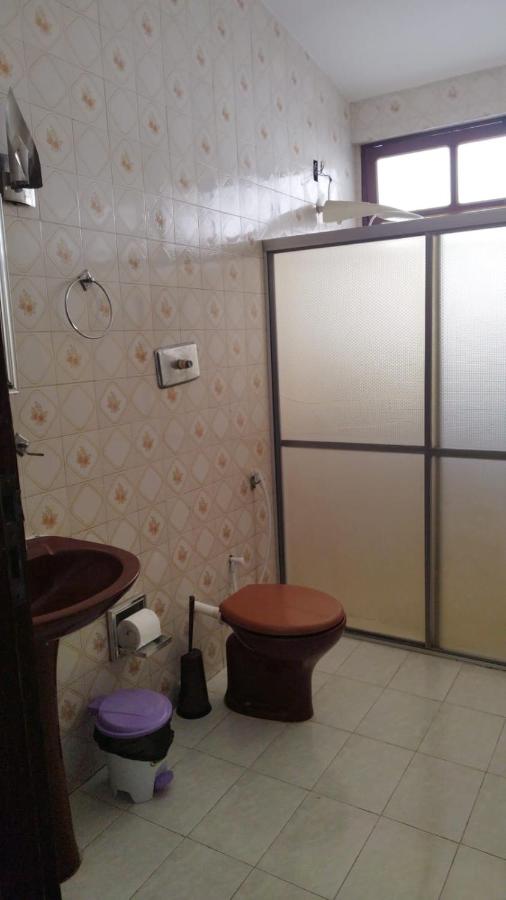 Pousada, suite com 3 vagas, garagem, próximo a rodoviária, auto check in - Chambres d'hôtes Jequié