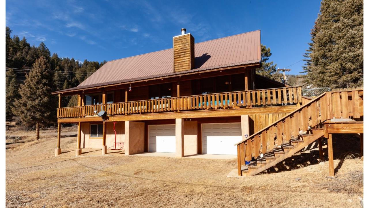 Deer Mountain Lodge - Bed and Breakfast Red River