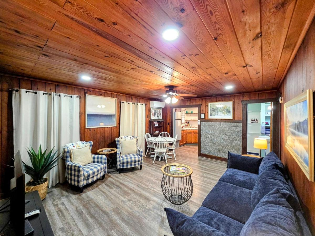 Edgewater Resort Cottage #1 - B&B Hot Springs