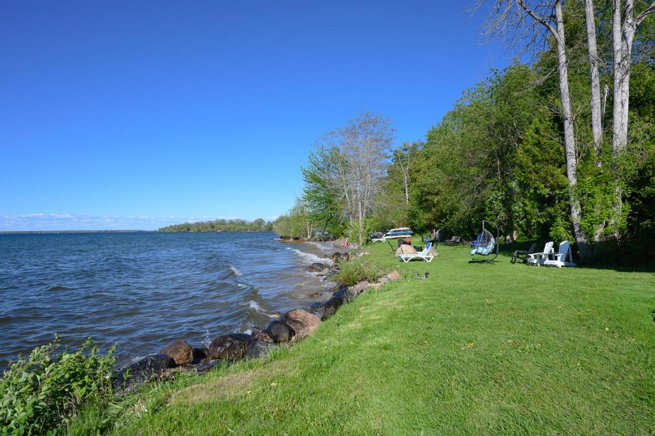 8 Mayfair Entire 10BR Cottage Beach, Kayaks - Ferienwohnung Georgina