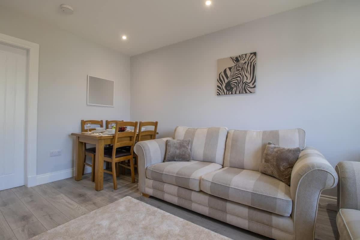 Highfield Apartment- 2 Bed in Motherwell close to centre - B&B Motherwell