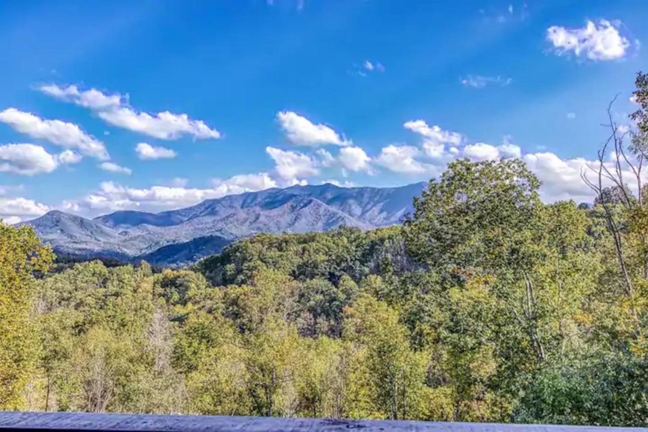 Mt LeConte Views 3 Kings Sleeps 12 Hot Tub - B&B Gatlinburg