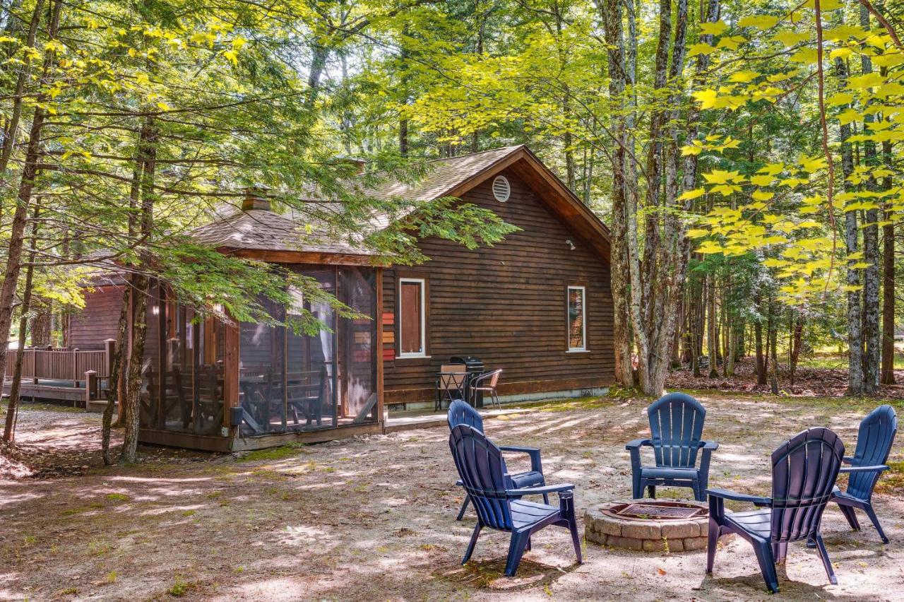 Near Beach & Trails! Lake Winnipesaukee Cabin - B&B Moultonborough
