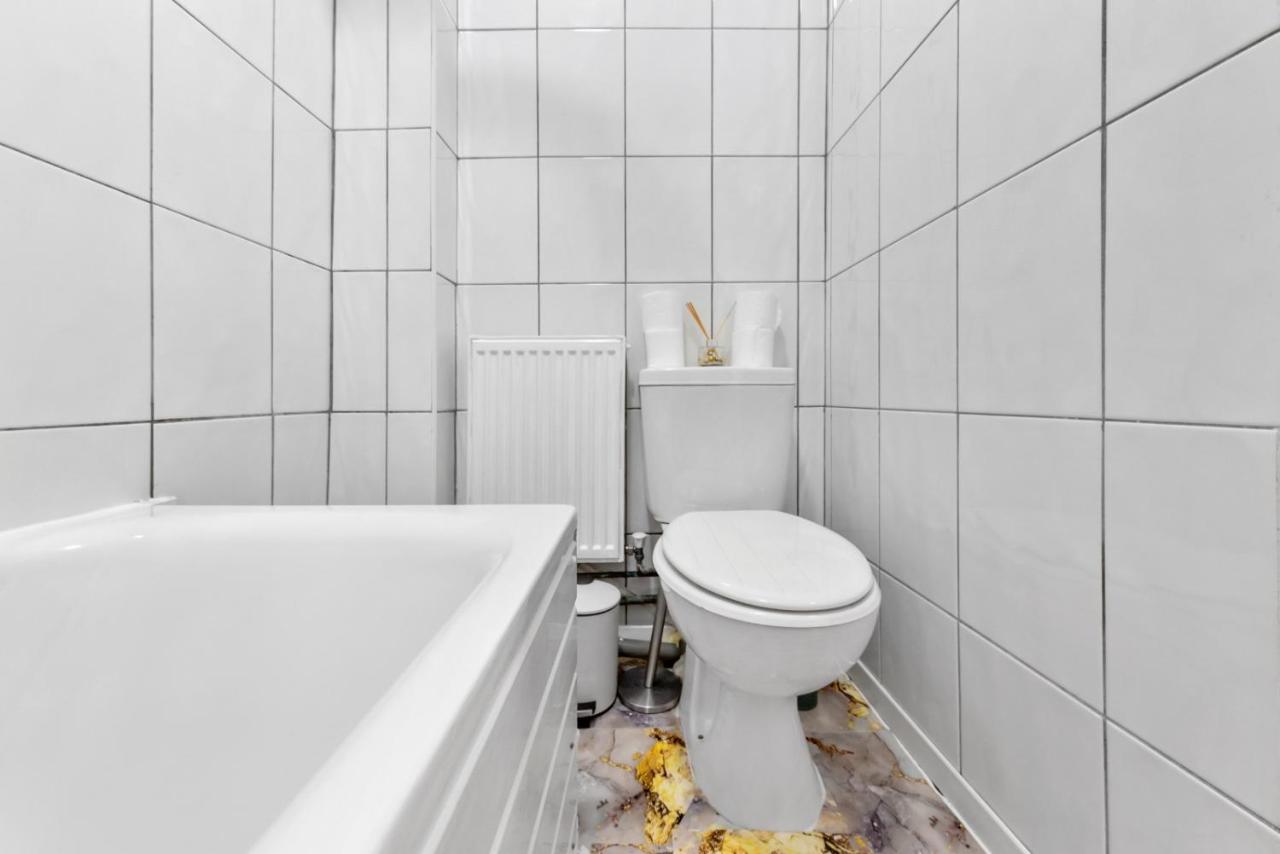 Modern 2Bedroom Apartment in Canary Wharf E14 with Parking Sleeps 6 Contractor Friendly - B&B Londres