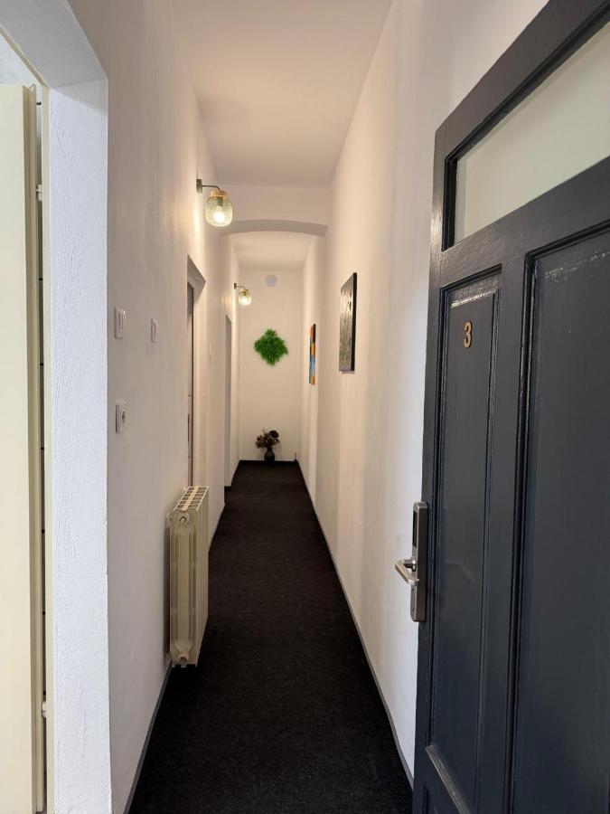 Boutique Old City 3 - Bed and Breakfast Boekarest