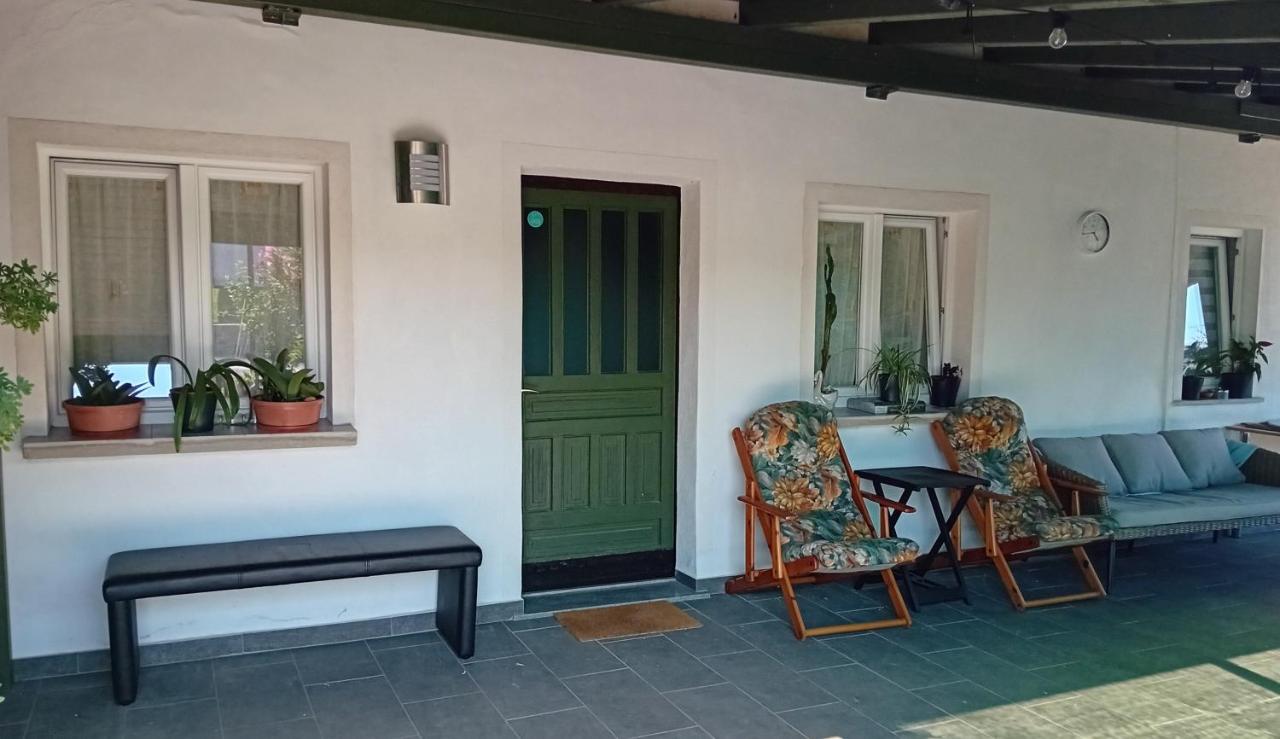 APARTMA BrdonKA - B&B Dobrovo