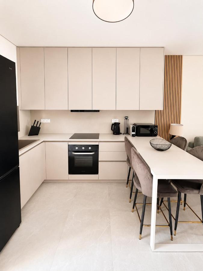 Santa Nikolaos Premium Apartment in Myron Residence - Bed and Breakfast Foúrka