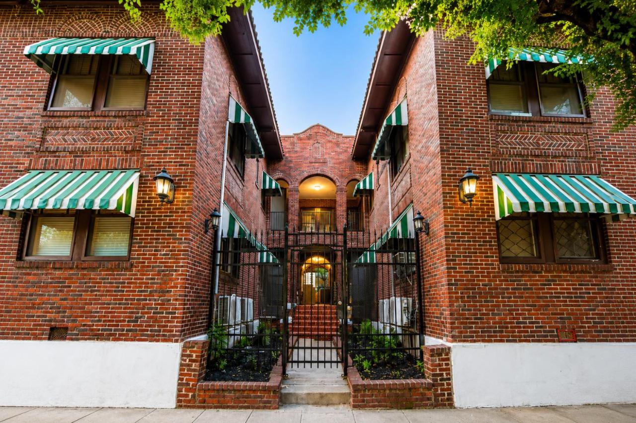 1BR Apartment - Walk to Toyota Center - B&B Houston