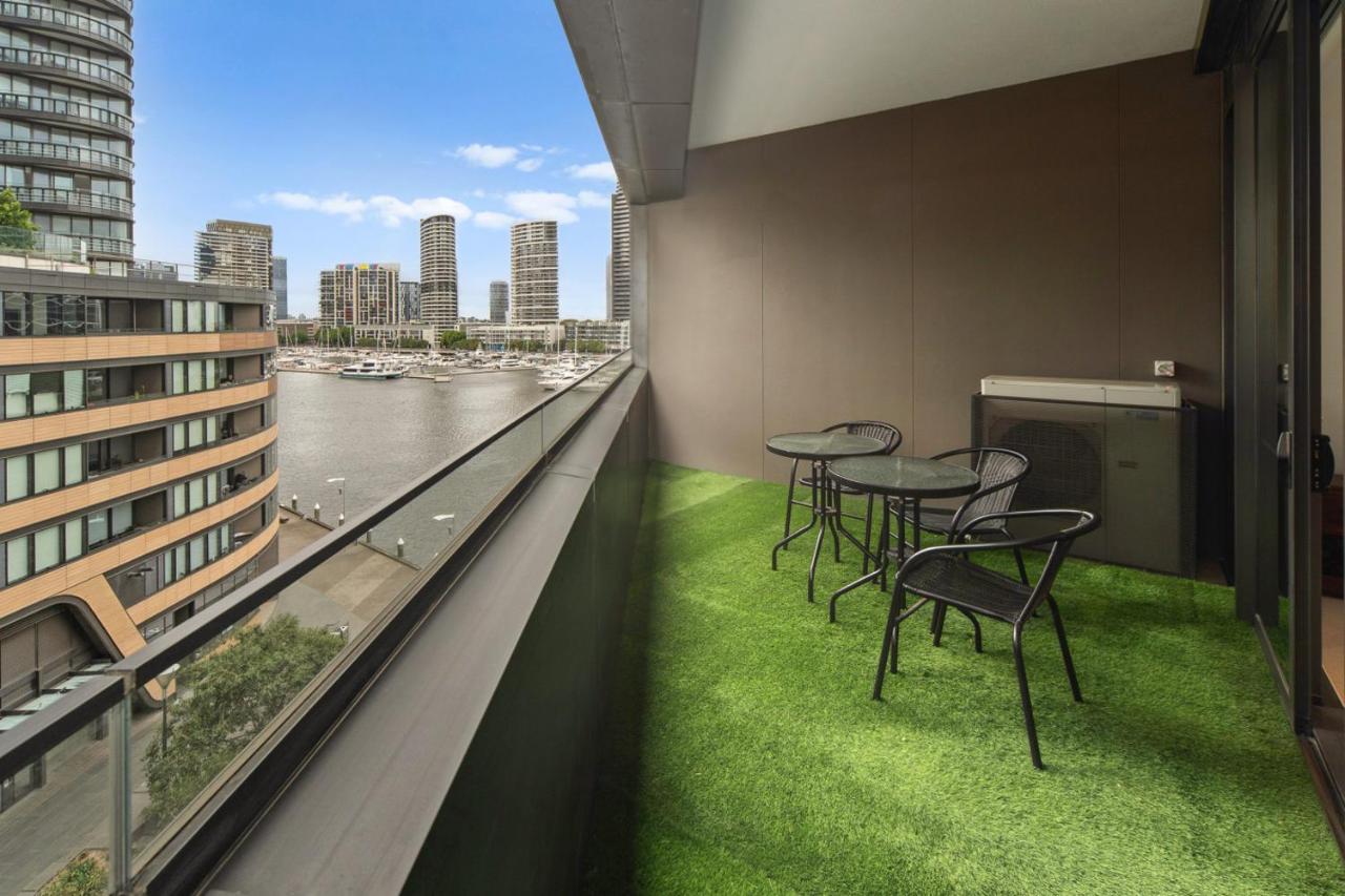 Melbourne Docklands Riverside Views - B&B Melbourne