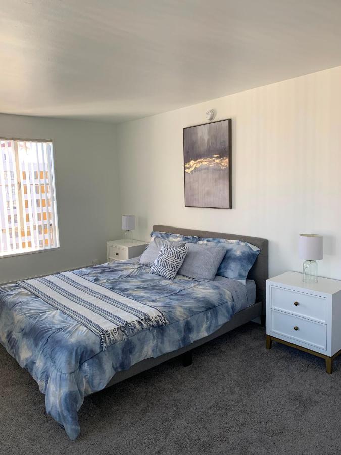Spacious 2B 2B High Floor Apartment in Park La Brea Grove Lacma Area - B&B Los Angeles