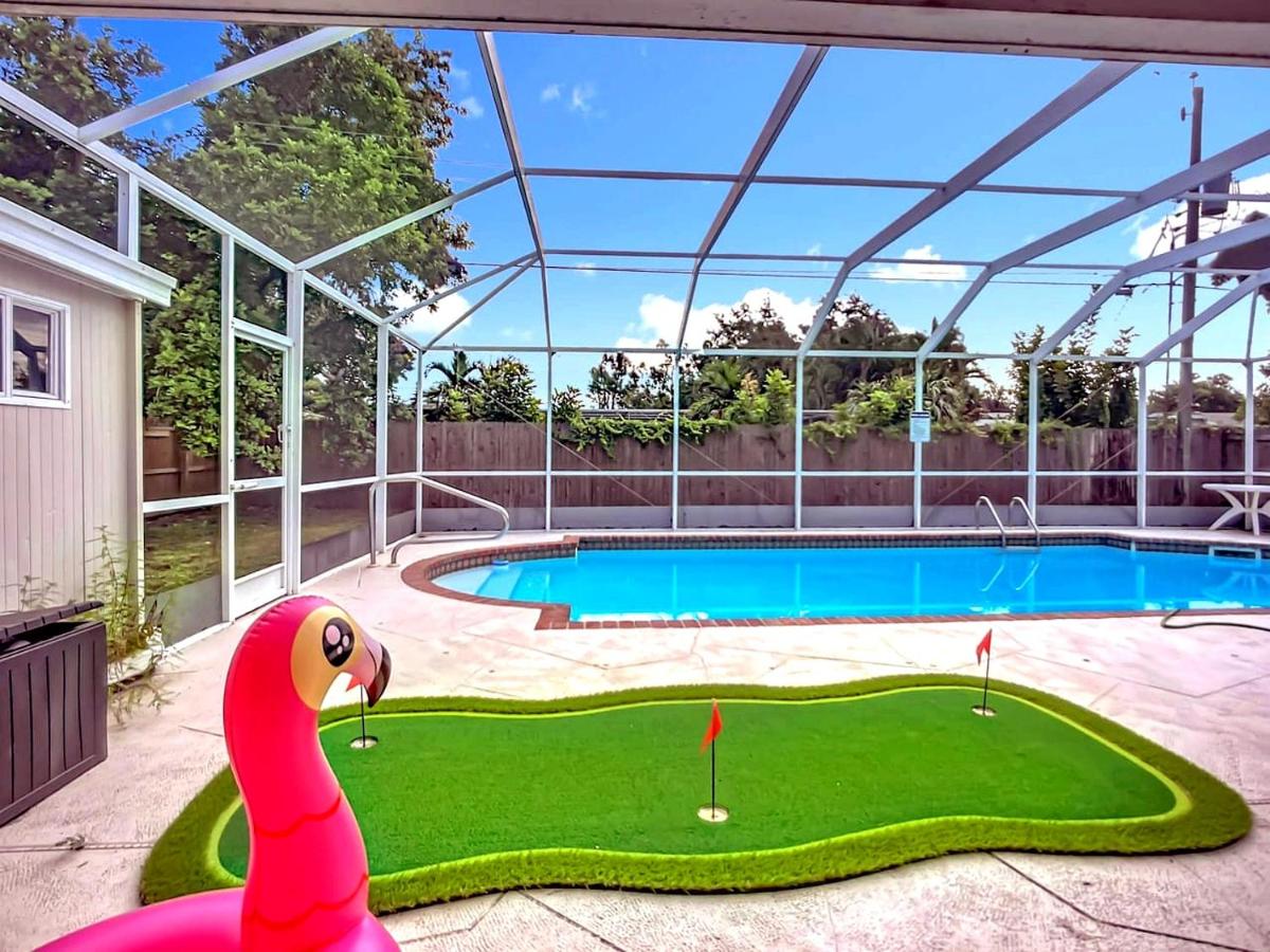 Family Fun House Pool and Mini-Golf Sleep 12 - B&B Bradenton