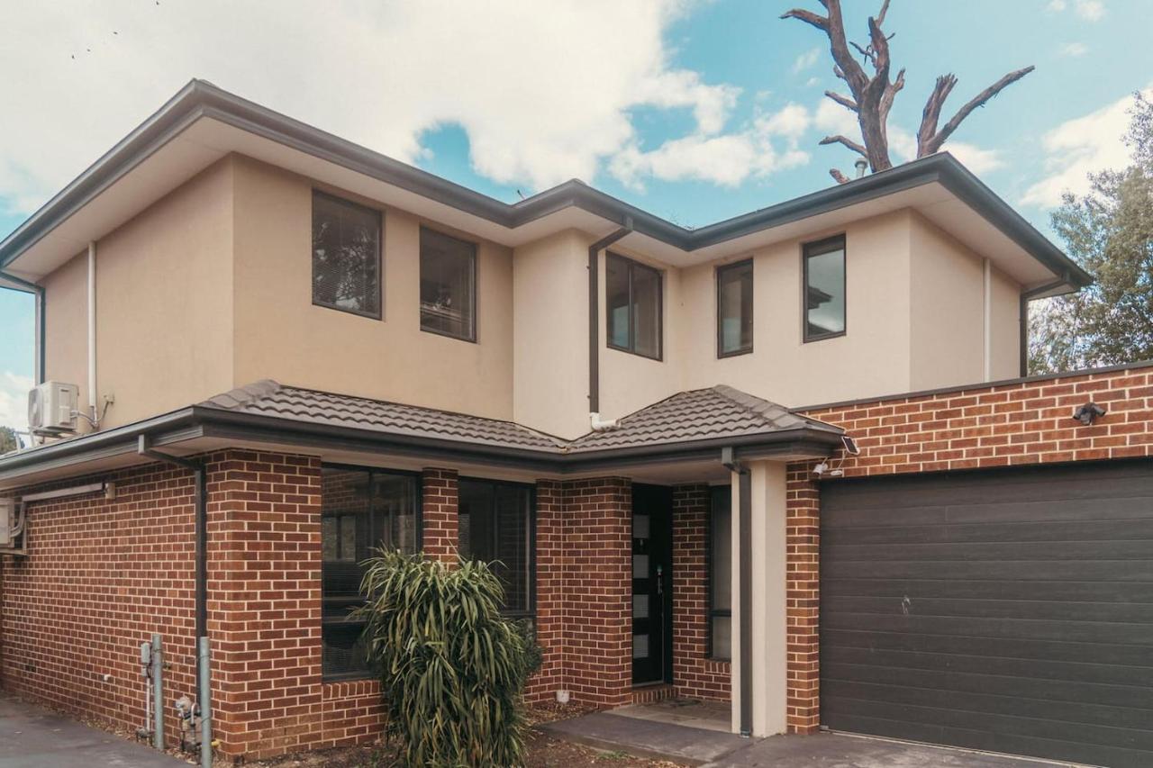 Amazing Clayton 3BR Family Home - B&B Clayton North
