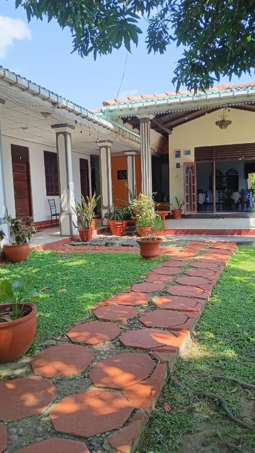 Hansika Guest Inn - Ferienwohnung Pillewela