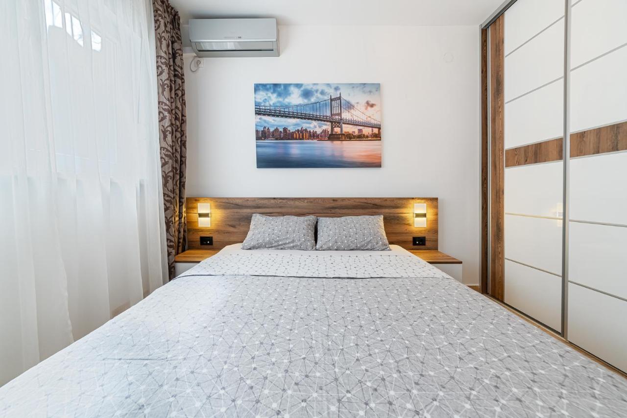 Aurora Apartment 1 with Parking - B&B Budva
