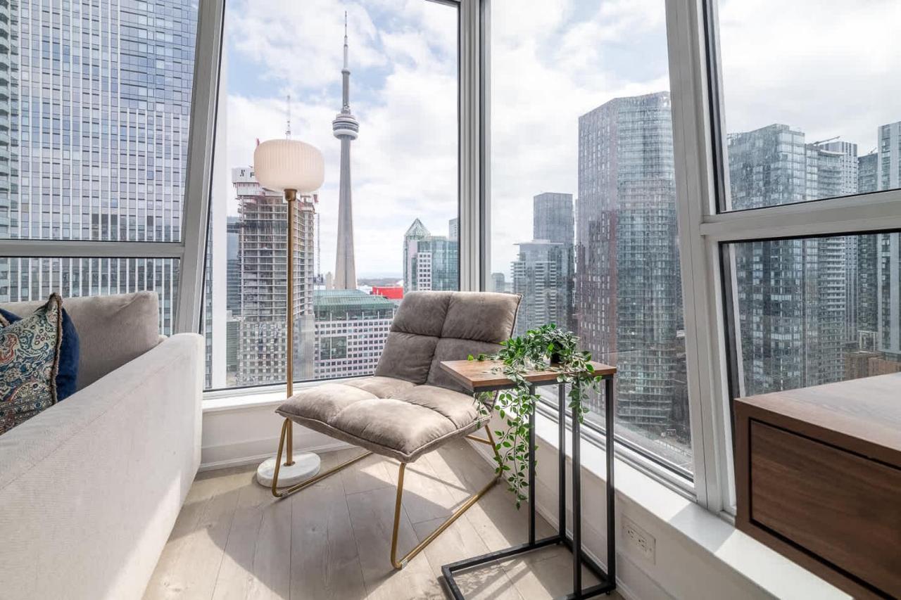 CN Tower Views Gym Hot Tub Prime Location - Chambres d'hôtes Toronto