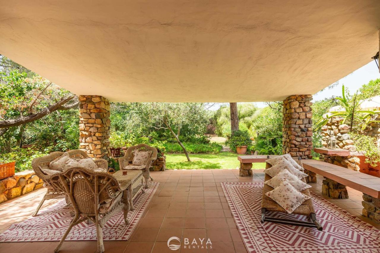 Villa Atzeni - Terrace, Two Patios & Lush Garden - Bed and Breakfast Notteri
