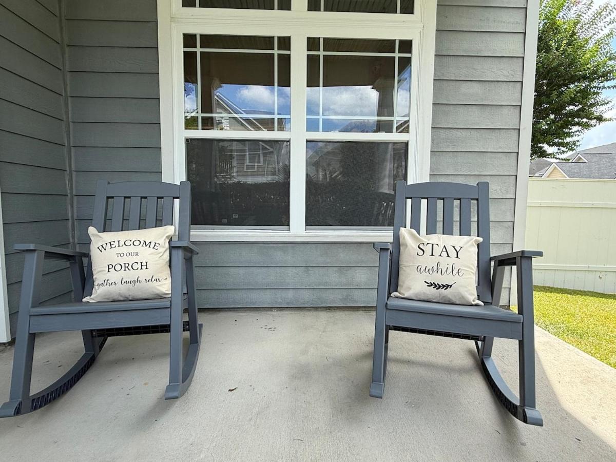 Family Oasis - Fenced Yard, Pickleball, Dog Friendly & More - Near SAV & I-95 - B&B Savannah