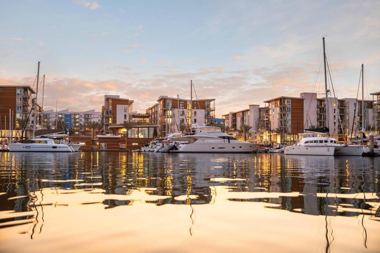 Panoramic Marina Retreat - Ocean Views - Designer 2BR - Chambres d'hôtes Los Angeles
