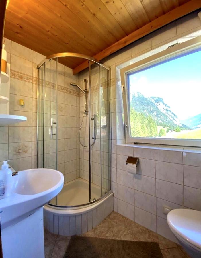 Rustikales Pitztaler Alpenhaus am Bach mit großem Balkon - Chambres d'hôtes Sankt Leonhard im Pitztal
