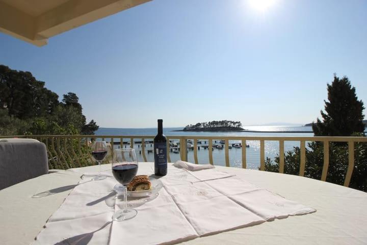 Deluxe apartment Felix beachfrot and sea view - B&B Rab