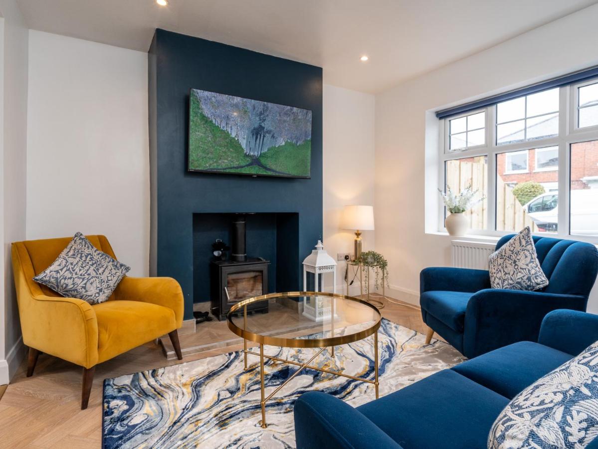 Stylish 3BR Townhouse In The Heart of Belfast with Parking - Ferienwohnung Belfast
