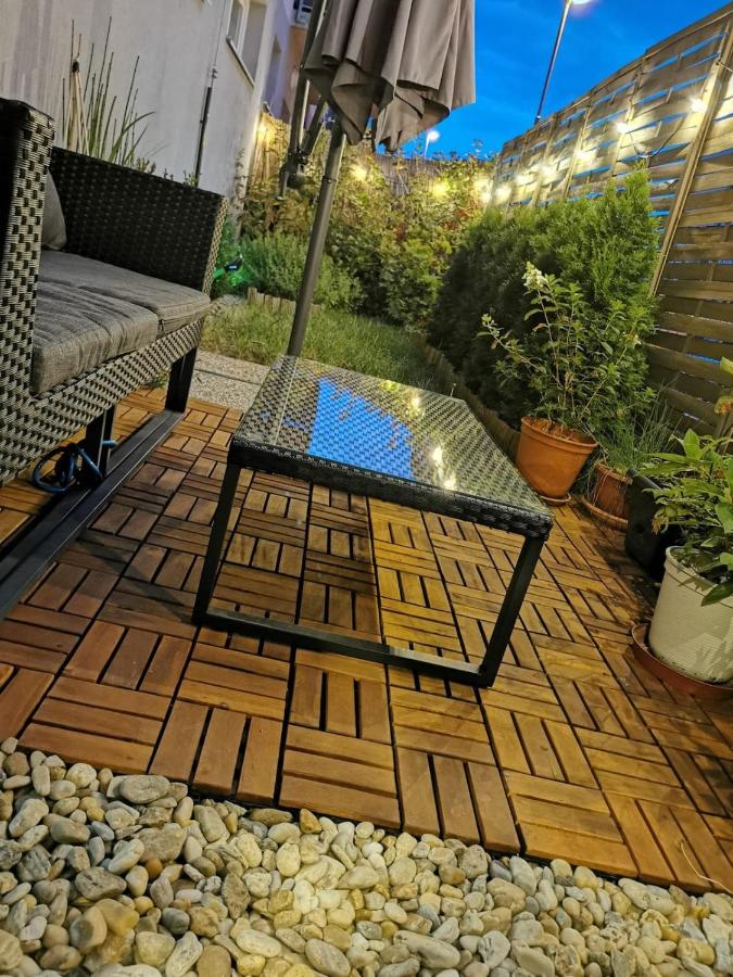 Aero Garden Studio 5 Min to Airport parking - B&B Brno