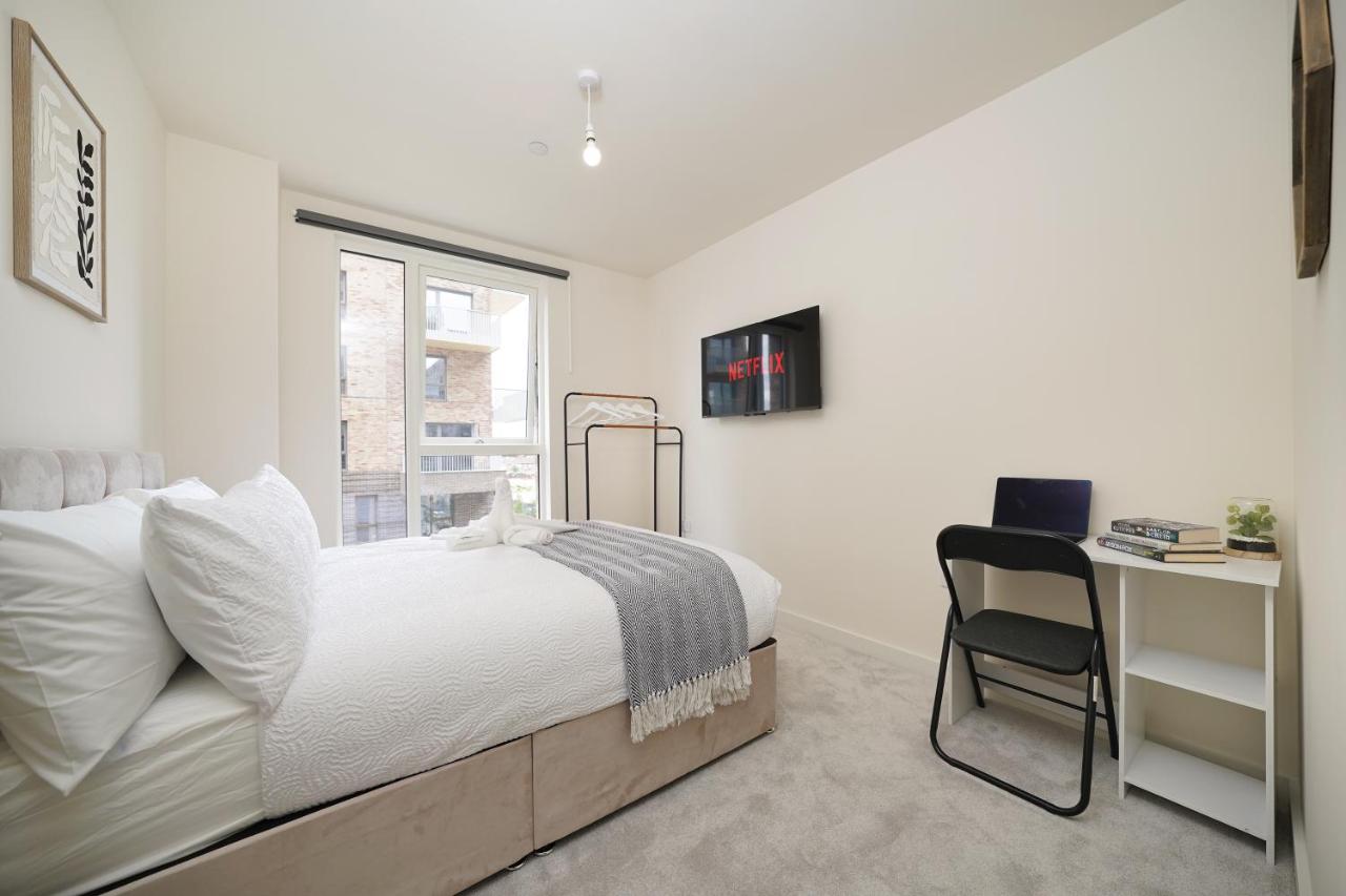 Spacious 2 Bed Apt I 2 Stops to Wembley I Sleeps 8 - B&B Hatch End