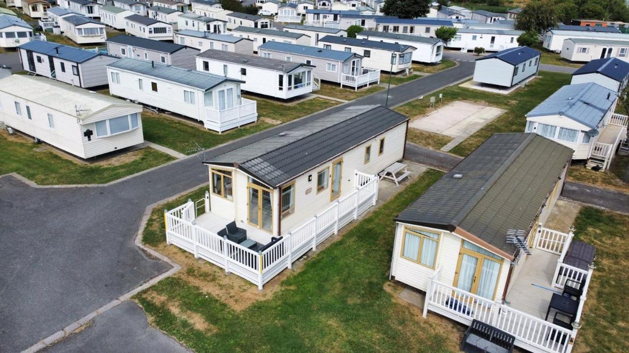 The Retreat Seren - Marine Holiday Park - Bed and Breakfast Rhyl