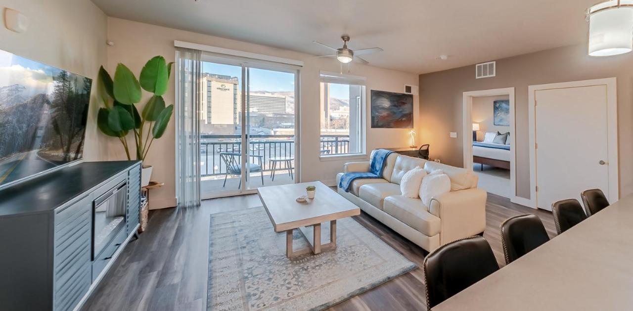 Grand convention centre 1BR- Fireplace,HotTub,Pool - B&B Salt Lake City