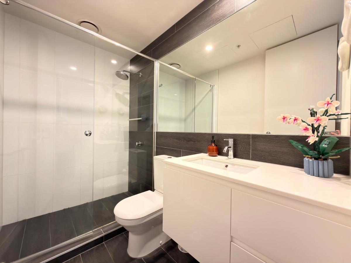 1 Bedroom 1 Bathroom 1 Study Apartment on level 1 with Car Parking