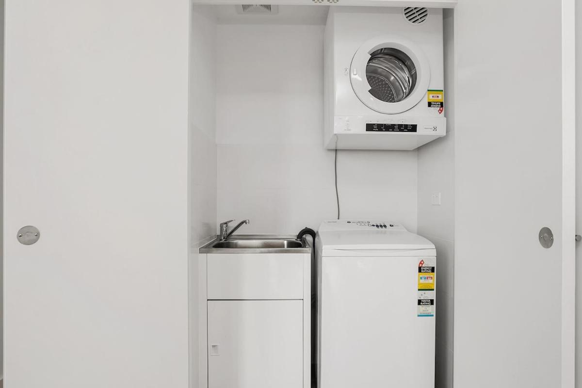 Wyndel Apartment Miller Street- MIL52301 - B&B Sydney