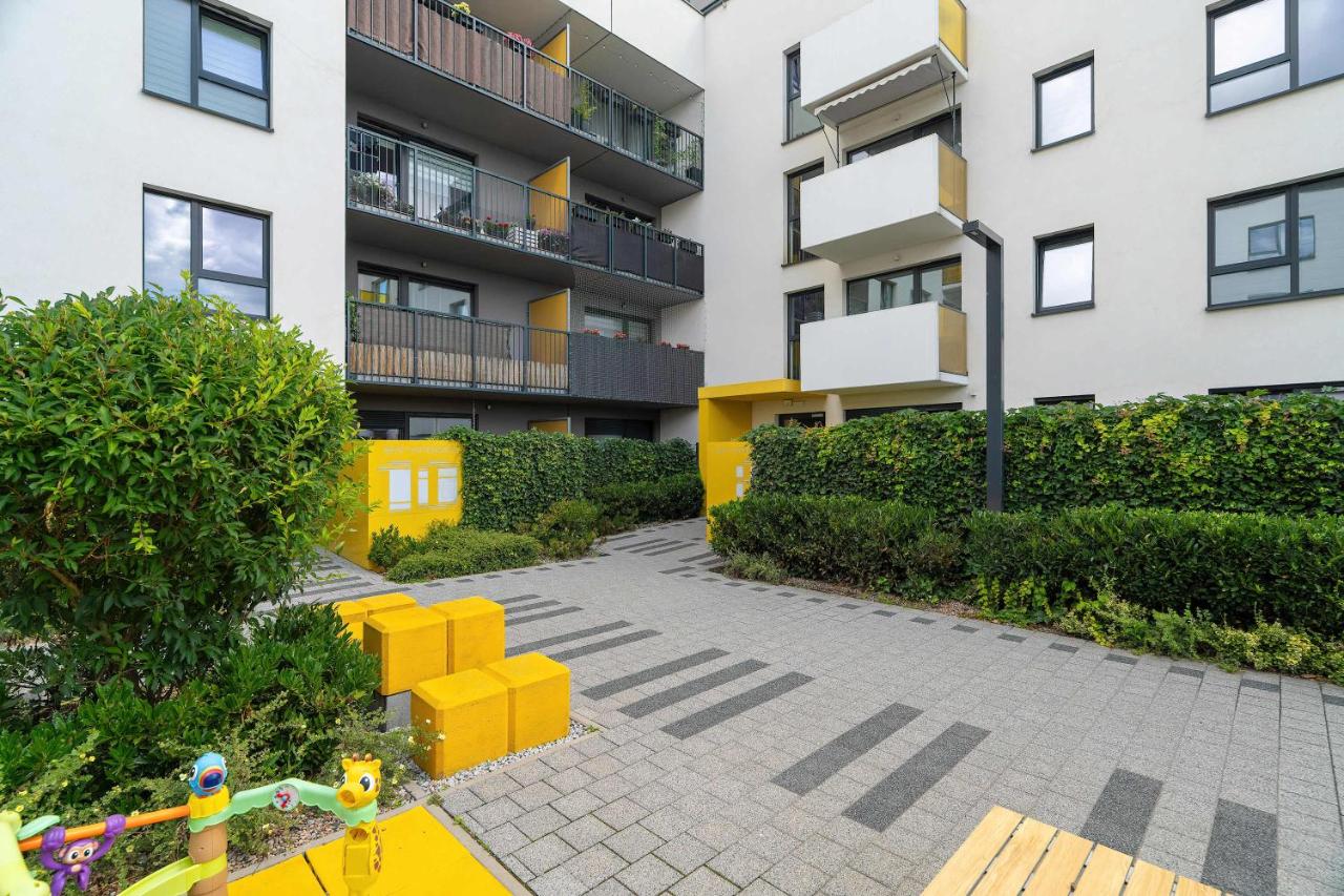 Unique Apartment with Balcony and Underground Parking by Noclegi Renters - B&B Wroclaw
