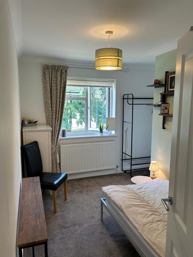 Cosy Private Room Watford Near Harry Potter Tour! - Bed and Breakfast Leavesden Green