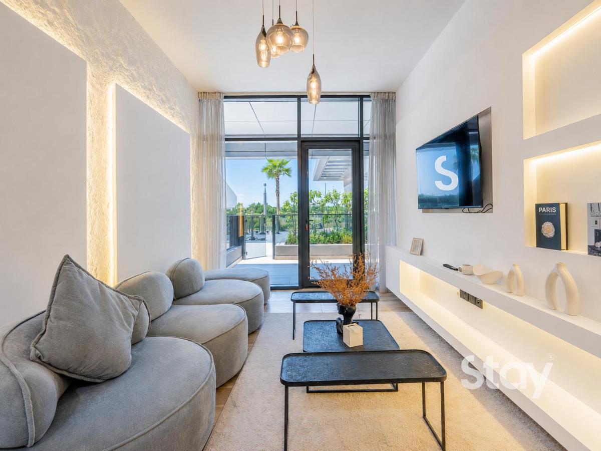 1BR Balcony overlooking Pool Studio City - Ferienwohnung Dubai