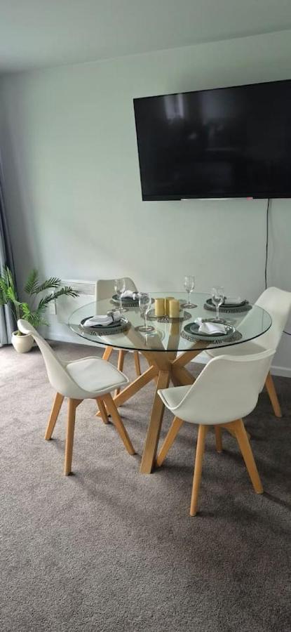 Walk to Stadium and 2 Free Car Parks Prime Location - B&B Christchurch