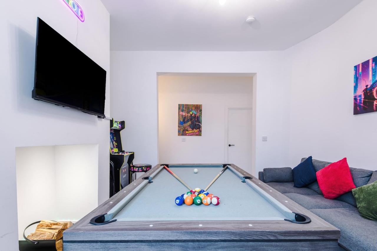 Game Zone, Trafford Centre Nearby, Sleeps 8 - Chambres d'hôtes Manchester